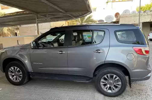 مستعملة Chevrolet Blazer للبيع في الكويت #15481 - 1  صورة 