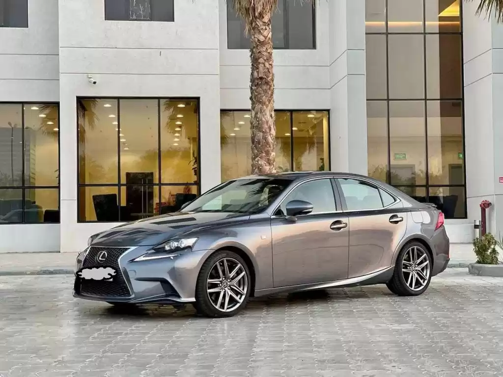 مستعملة Lexus IS Unspecified للبيع في الكويت #15525 - 1  صورة 