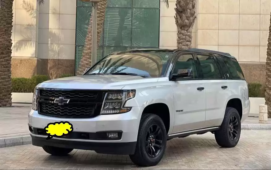 مستعملة Chevrolet Tahoe للبيع في الكويت #15589 - 1  صورة 