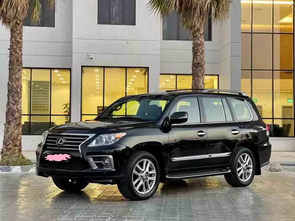 مستعملة Lexus LX للبيع في الكويت #15613 - 1  صورة 