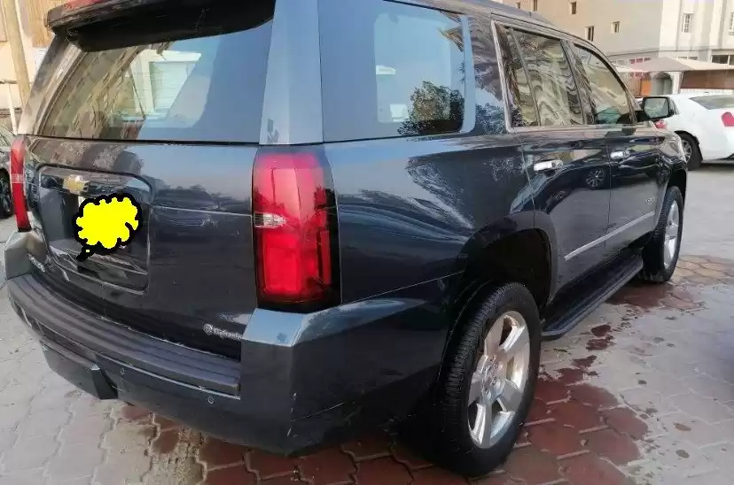 مستعملة Chevrolet Tahoe للبيع في الكويت #15615 - 1  صورة 