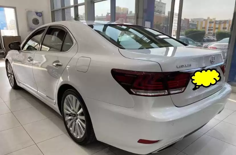 مستعملة Lexus LS 460 للبيع في الكويت #15616 - 1  صورة 