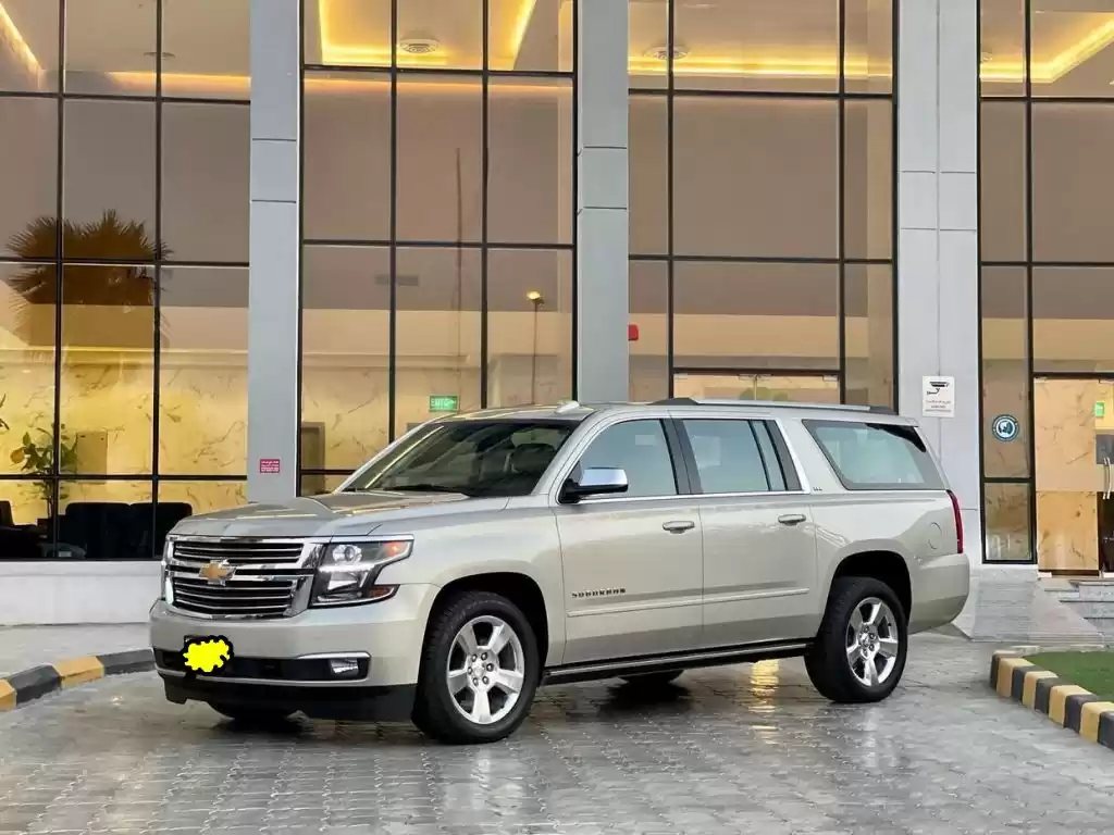 مستعملة Chevrolet Suburban للبيع في الكويت #15631 - 1  صورة 