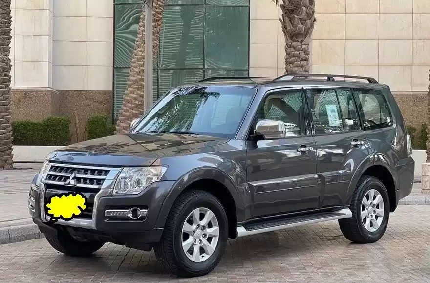 مستعملة Mitsubishi Pajero للبيع في الكويت #15637 - 1  صورة 