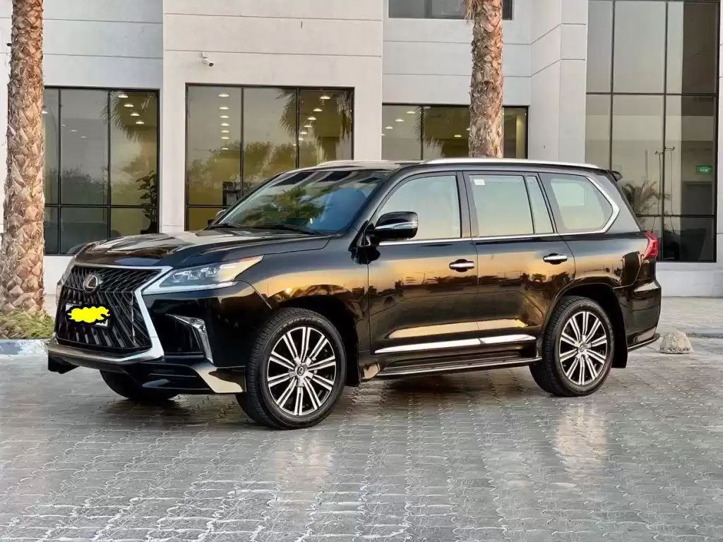 مستعملة Lexus LX للبيع في الكويت #15643 - 1  صورة 