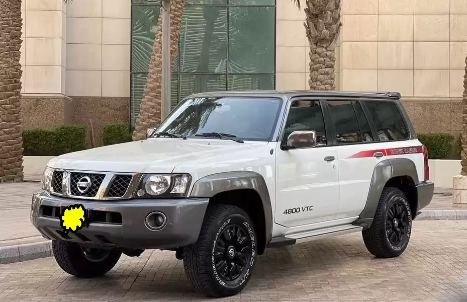 مستعملة Nissan Patrol للبيع في الكويت #15669 - 1  صورة 