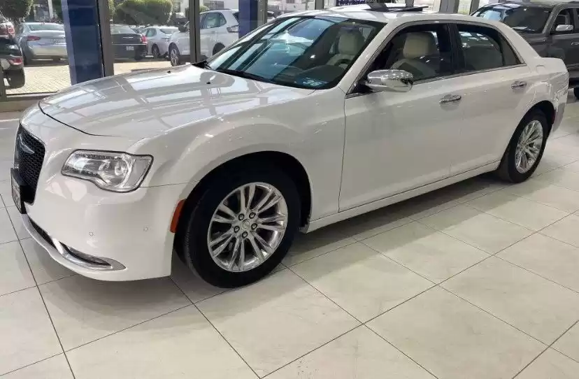 مستعملة Chrysler 300C للبيع في الكويت #15772 - 1  صورة 