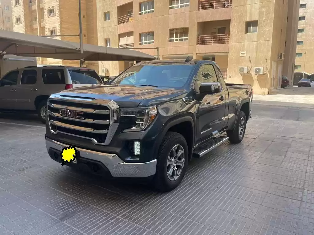 مستعملة GMC Sierra للبيع في الكويت #15824 - 1  صورة 