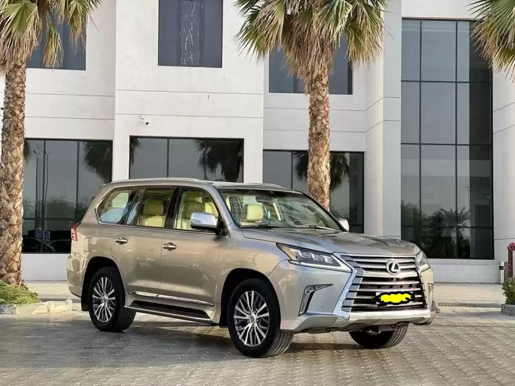 مستعملة Lexus LX للبيع في الكويت #15831 - 1  صورة 
