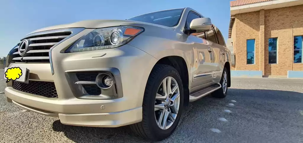 مستعملة Lexus LX للبيع في الكويت #15876 - 1  صورة 