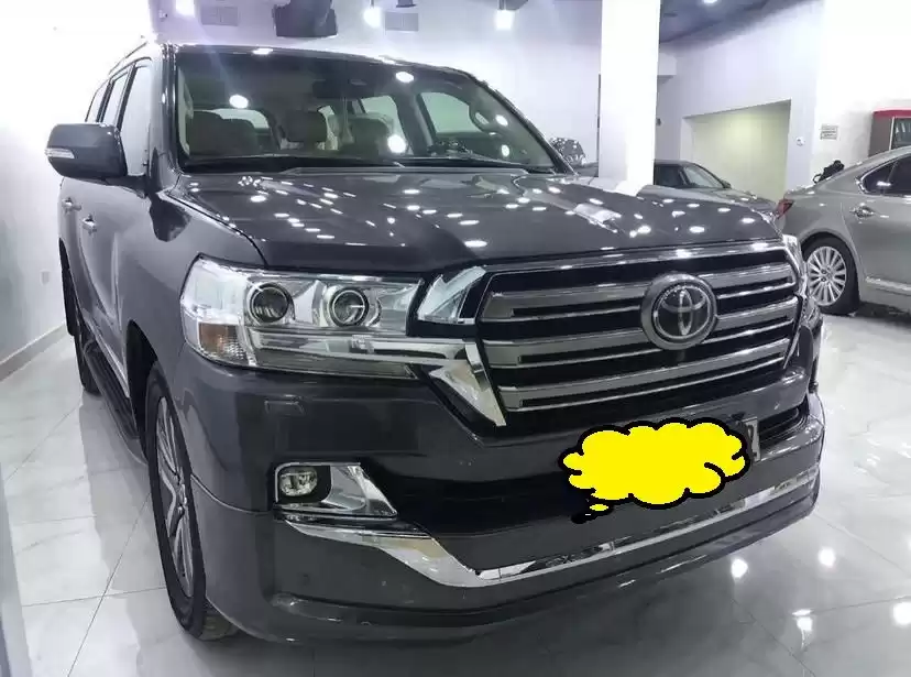 مستعملة Toyota Land Cruiser للبيع في الكويت #15900 - 1  صورة 