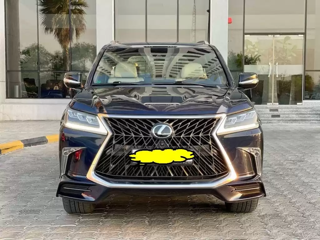 مستعملة Lexus LX للبيع في الكويت #15913 - 1  صورة 