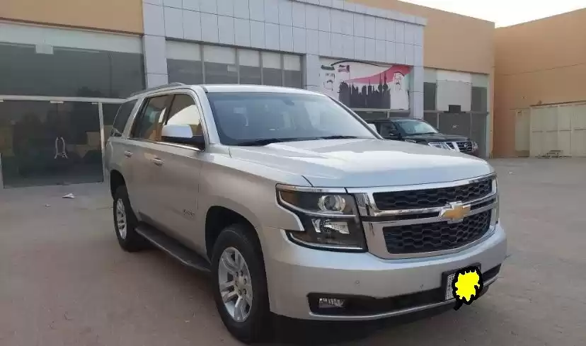 مستعملة Chevrolet Tahoe للبيع في الكويت #15968 - 1  صورة 