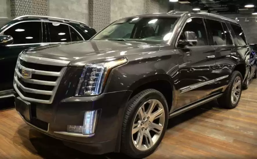 Использовал Cadillac Escalade Продается в Эр-Рияд #16179 - 1  image 