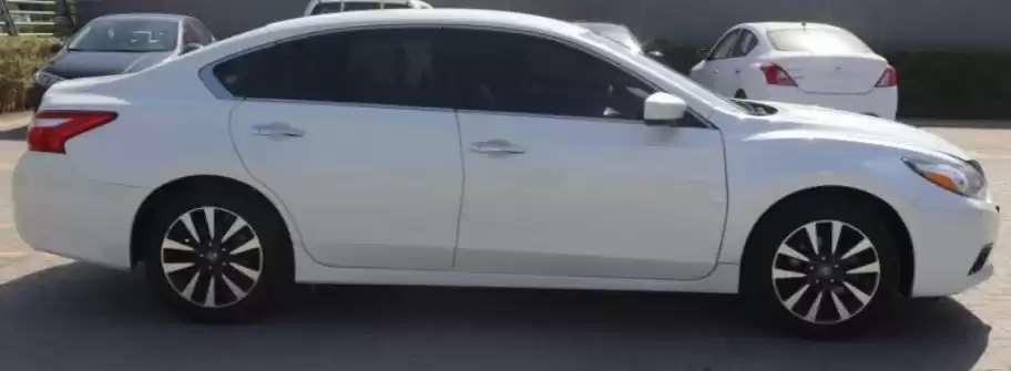 مستعملة Nissan Altima للبيع في دبي #17042 - 1  صورة 