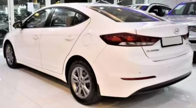 مستعملة Hyundai Elantra للبيع في دبي #17128 - 1  صورة 