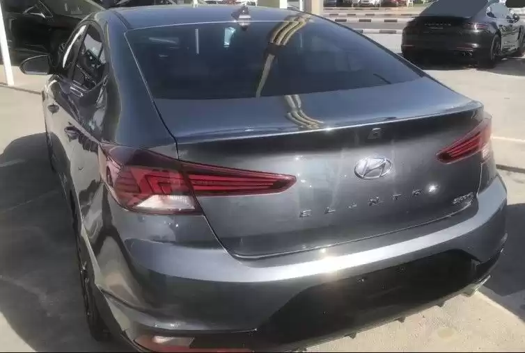 مستعملة Hyundai Elantra للبيع في دبي #17140 - 1  صورة 