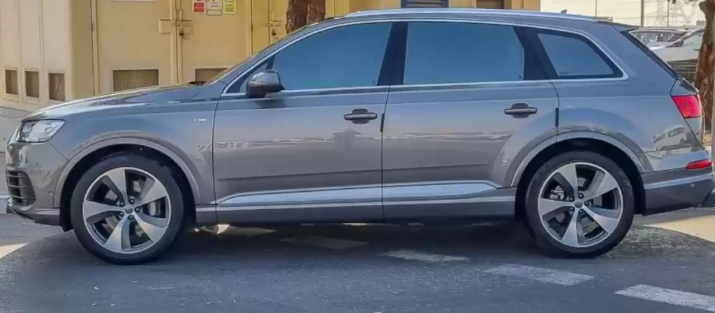 مستعملة Audi Q7 للبيع في دبي #17282 - 1  صورة 
