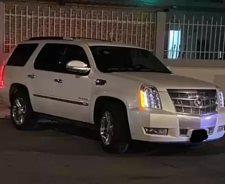 Использовал Cadillac Escalade Продается в Эр-Рияд #17305 - 1  image 