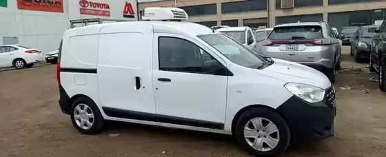 مستعملة Renault Unspecified للإيجار في الكويت #18123 - 1  صورة 