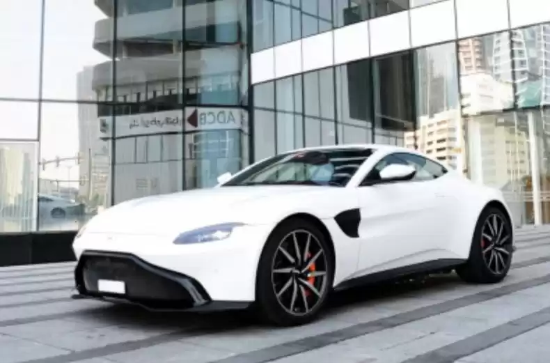 全新的 Aston Martin V8 Vantage 出租 在 迪拜 #18131 - 1  image 