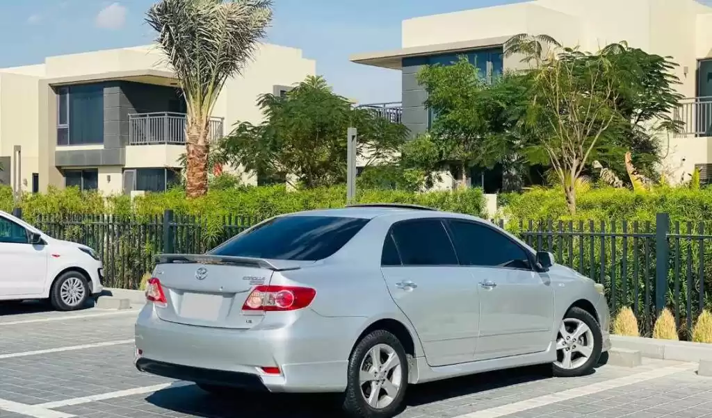 Использовал Toyota Corolla Продается в Дубай #18974 - 1  image 