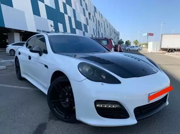 Kullanılmış Porsche Panamera Kiralık içinde Riyad #20456 - 1  image 
