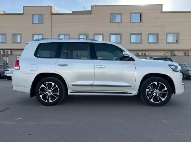 Использовал Toyota Land Cruiser Аренда в Эр-Рияд #20587 - 1  image 