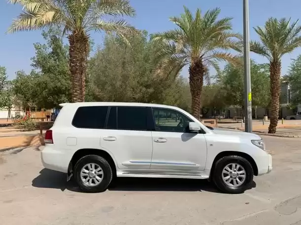 Использовал Toyota Land Cruiser Аренда в Эр-Рияд #20606 - 1  image 