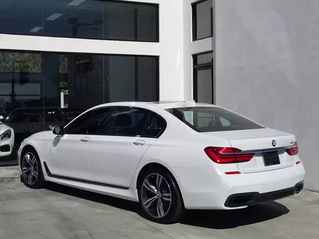 Gebraucht BMW Unspecified Zu vermieten in Riad #21084 - 1  image 