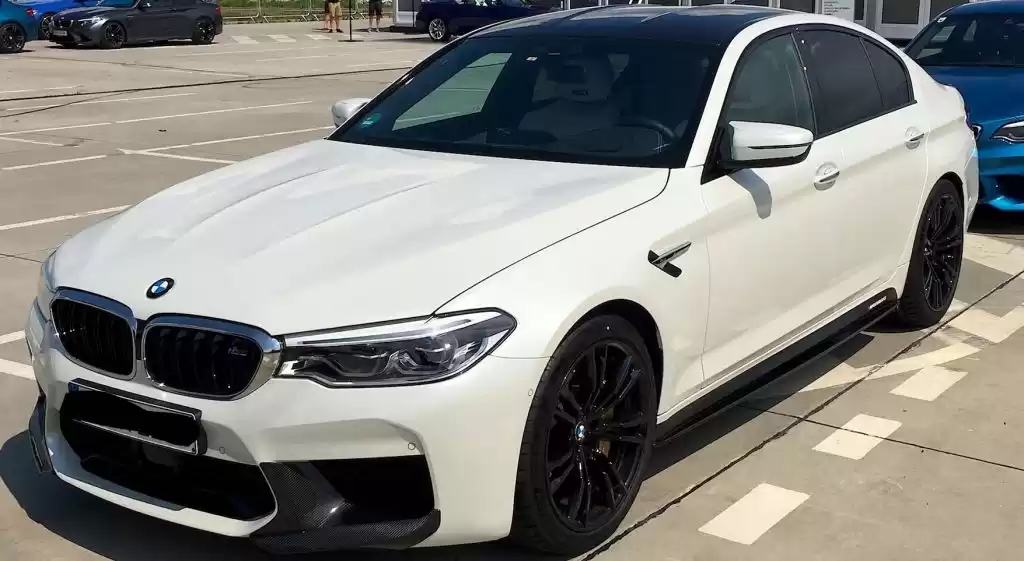 Gebraucht BMW M5 Zu vermieten in Riad #21141 - 1  image 