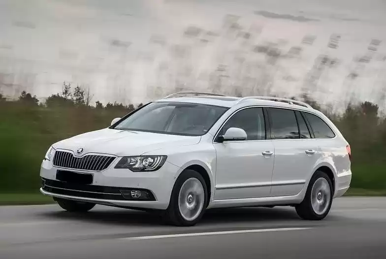 مستعملة Skoda Superb للإيجار في دبي #21268 - 1  صورة 