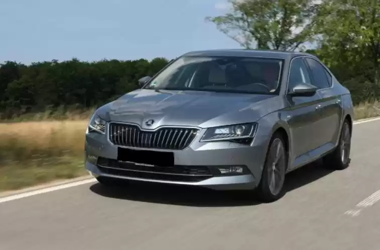 مستعملة Skoda Superb للإيجار في دبي #21269 - 1  صورة 