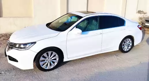 استفاده شده Honda Accord برای اجاره که در دوحه #21808 - 1  image 