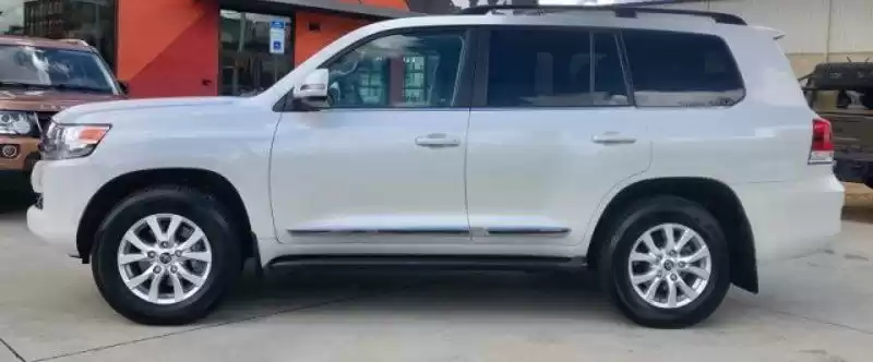 استفاده شده Toyota Land Cruiser برای اجاره که در دوحه #21898 - 1  image 