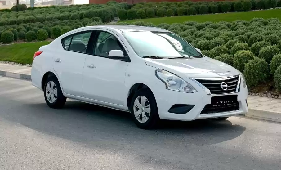 مستعملة Nissan Sunny للبيع في الدوحة #21900 - 1  صورة 
