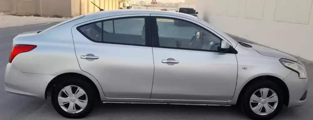مستعملة Nissan Sunny للبيع في الدوحة #21914 - 1  صورة 