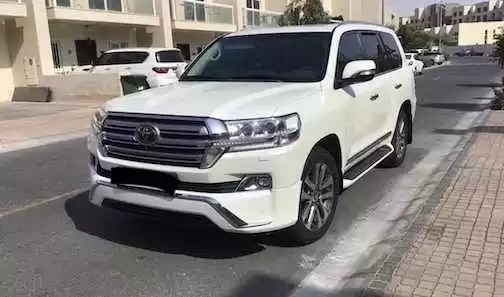 مستعملة Toyota Land Cruiser للإيجار في الدوحة #22046 - 1  صورة 