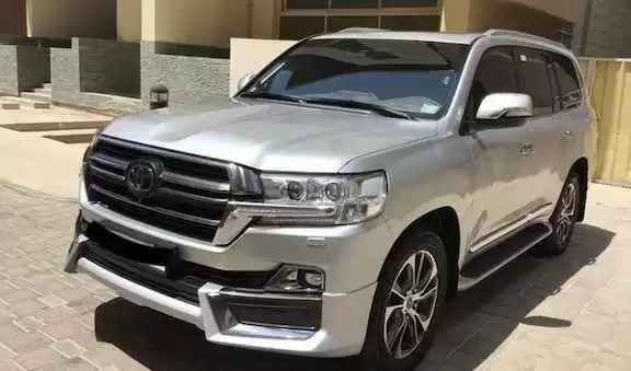 استفاده شده Toyota Land Cruiser برای اجاره که در دوحه #22048 - 1  image 