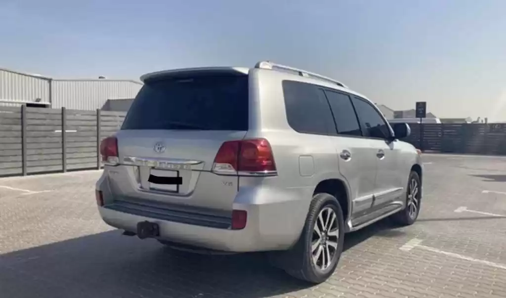 استفاده شده Toyota Land Cruiser برای اجاره که در دوحه #22050 - 1  image 