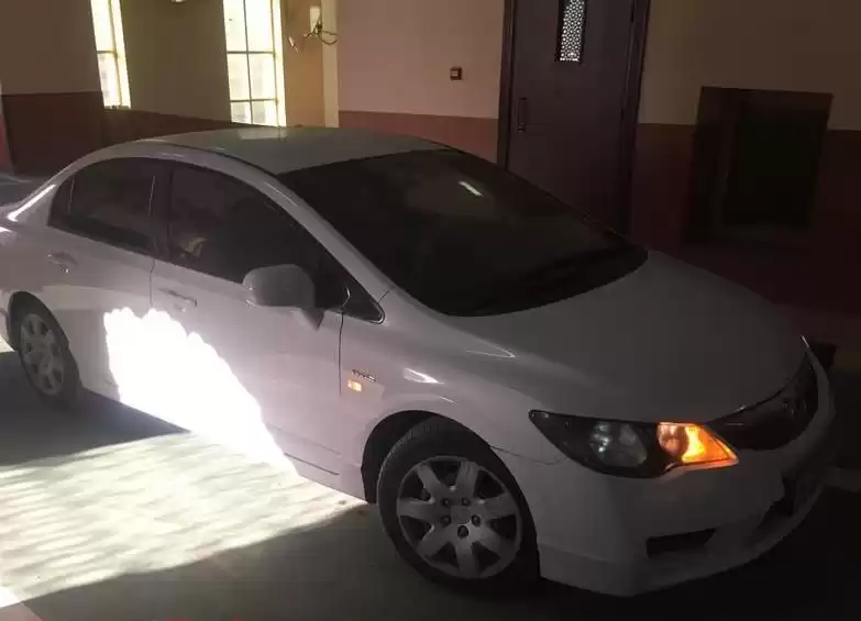 استفاده شده Honda Civic برای اجاره که در دوحه #22196 - 1  image 