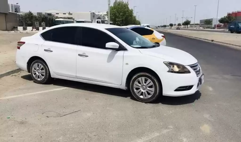 استفاده شده Nissan Sentra برای اجاره که در دوحه #22279 - 1  image 