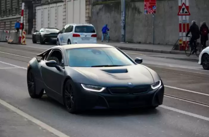 مستعملة BMW i8 Sport للإيجار في عمان #22825 - 1  صورة 