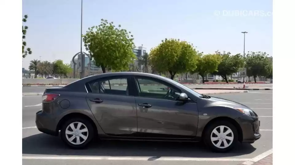 Использовал Mazda Mazda3 Аренда в Дубай #23443 - 1  image 
