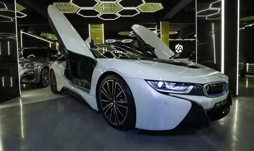 مستعملة BMW i8 Sport للبيع في القاهرة , محافظة-القاهرة‬ #23990 - 1  صورة 