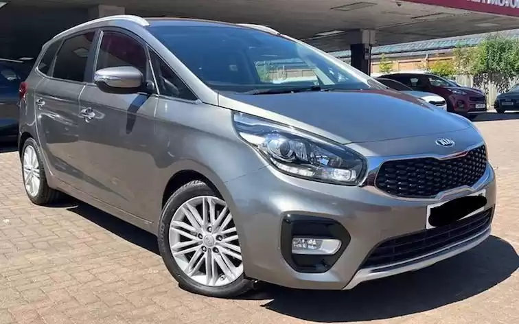 مستعملة Kia Carens SUV للبيع في لندن , لندن-الكبرى , إنجلترا #27775 - 1  صورة 