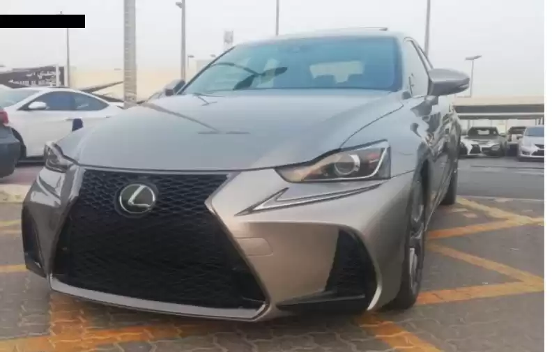 مستعملة Lexus IS 300 للبيع في دبي #31720 - 1  صورة 