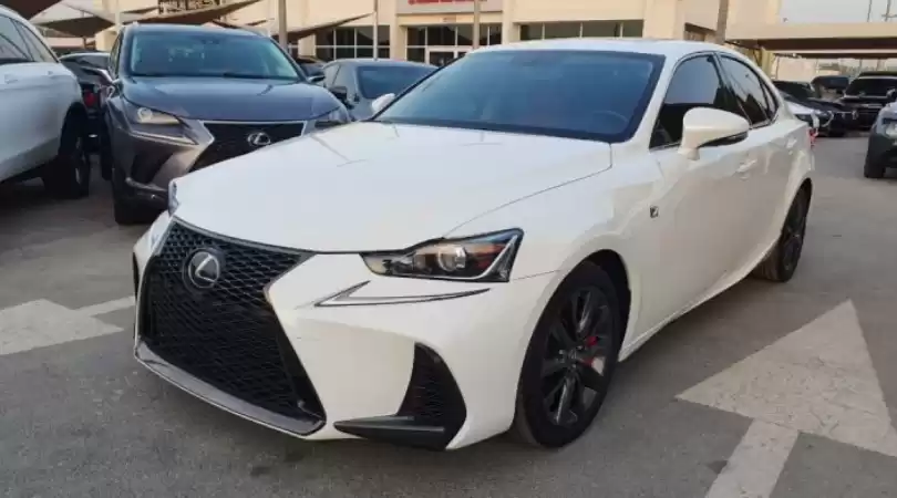 مستعملة Lexus IS 300 للبيع في دبي #31830 - 1  صورة 