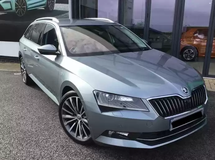 مستعملة Skoda Superb للبيع في دبي #32039 - 1  صورة 