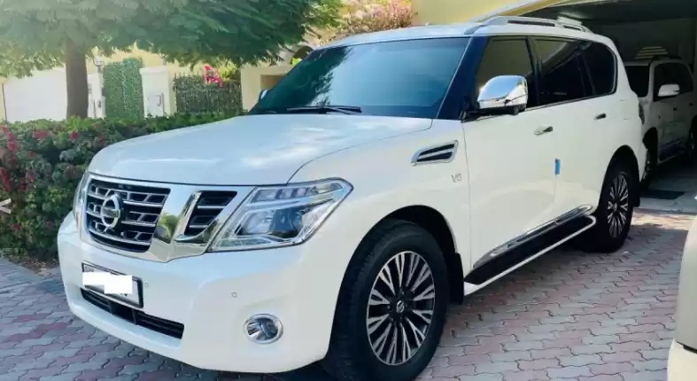 مستعملة Nissan Patrol للبيع في دبي #32048 - 1  صورة 